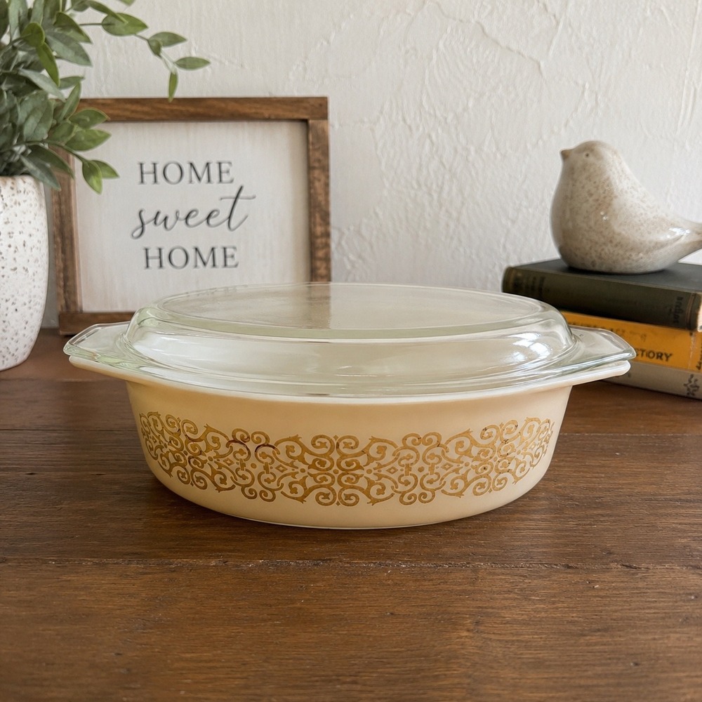 Vintage Pyrex Golden Scroll Oval Casserole Dish with Lid 2.5 Qt 045 Cream Gold